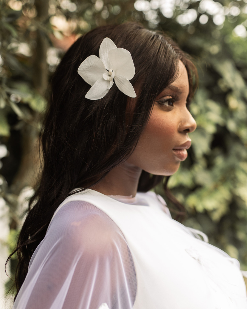 Single White Orchid Bridal Hair Flower – Side Accent