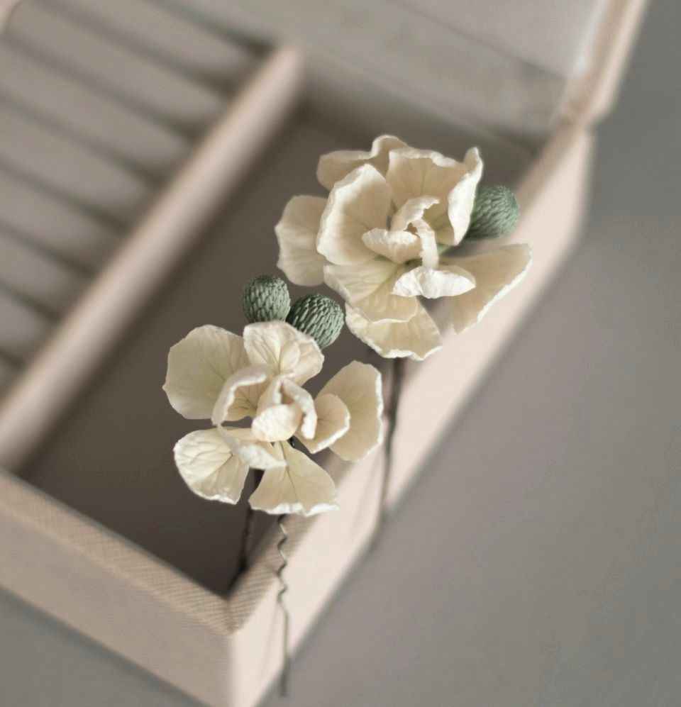 Ivory Matthiola flowers hair pins