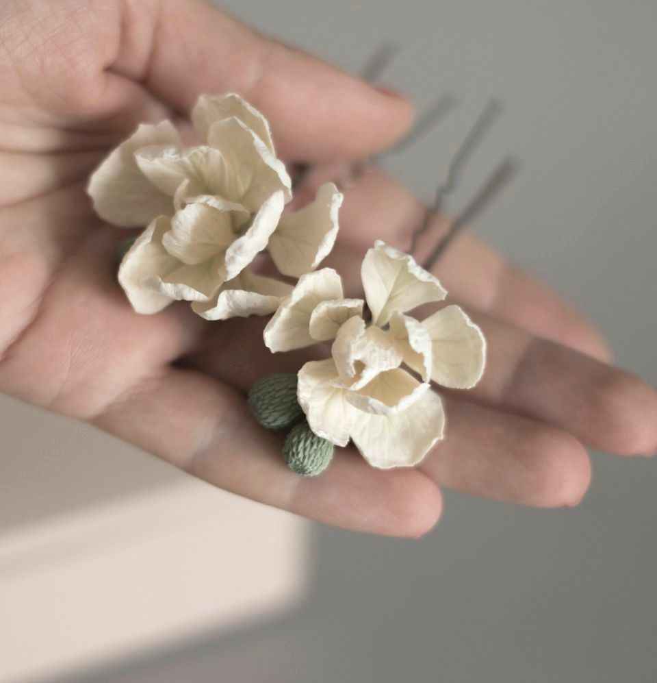 Ivory Matthiola flowers hair pins