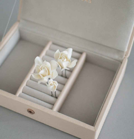 Ivory mini gardenia flowers