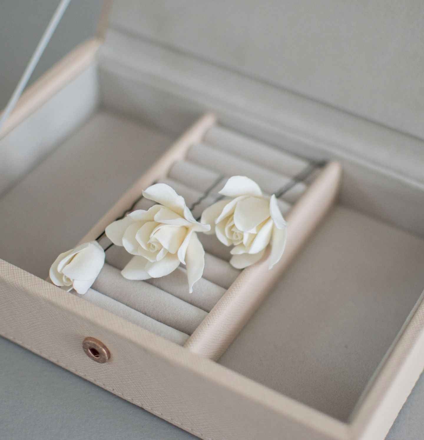 Ivory mini gardenia flowers
