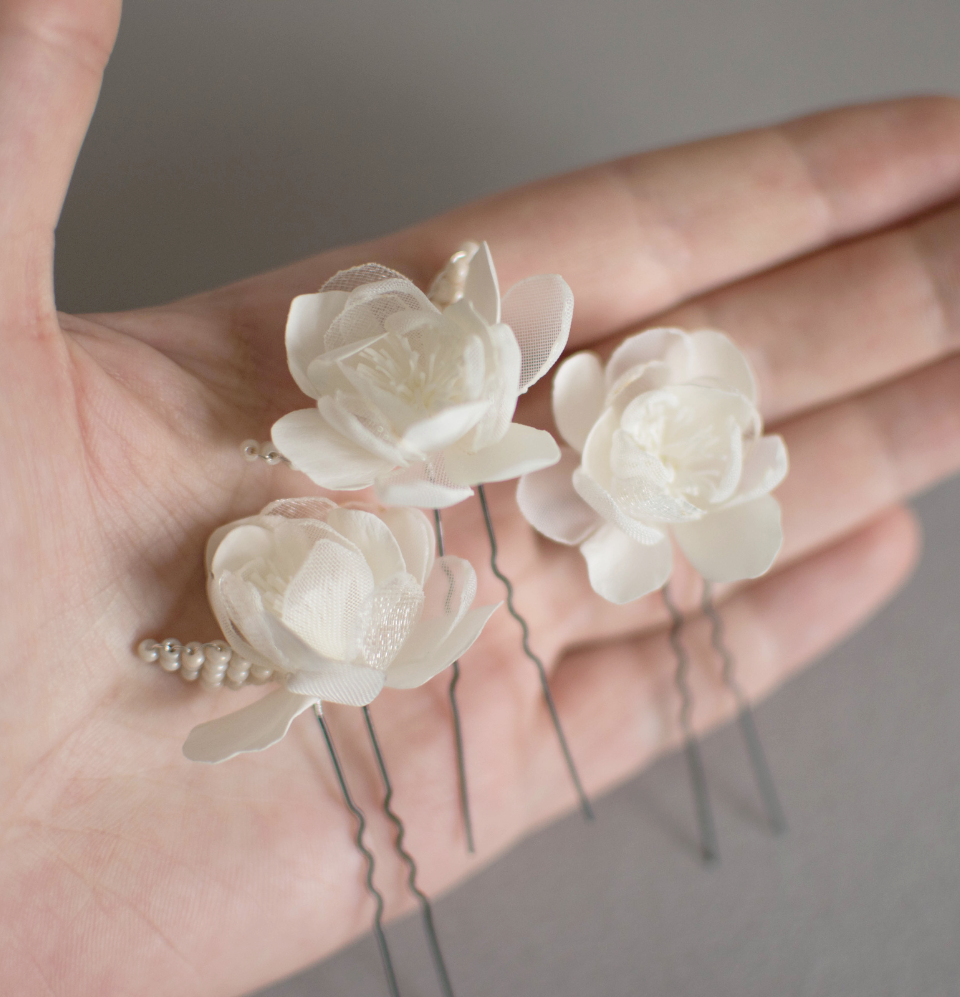 Ivory wedding flowers on hair pins
