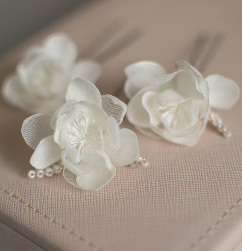 Ivory wedding flowers on hair pins