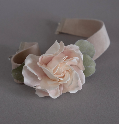 Beige rose on a velvet choker