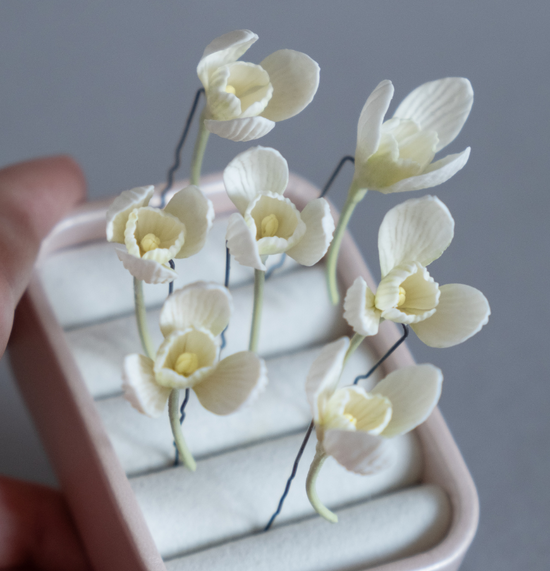 White snowdrops hair pins set