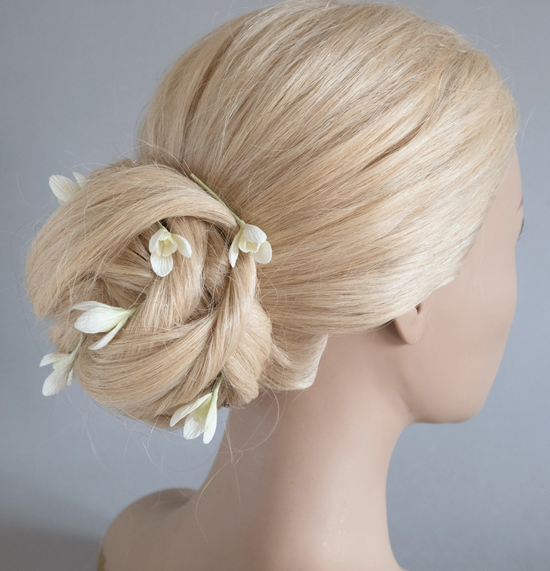 White snowdrops hair pins set