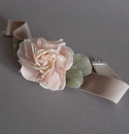 Beige rose on a velvet choker