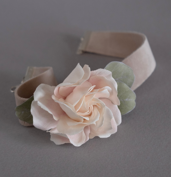 Beige rose on a velvet choker