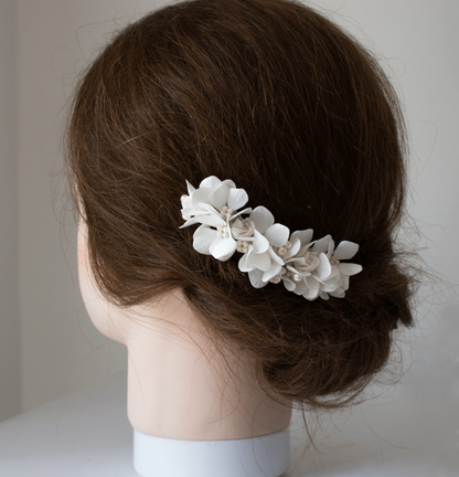Floral hair comb with hydrangea and pearls. Small 9cm