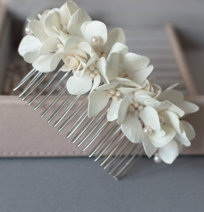 Floral hair comb with hydrangea and pearls. Small 9cm