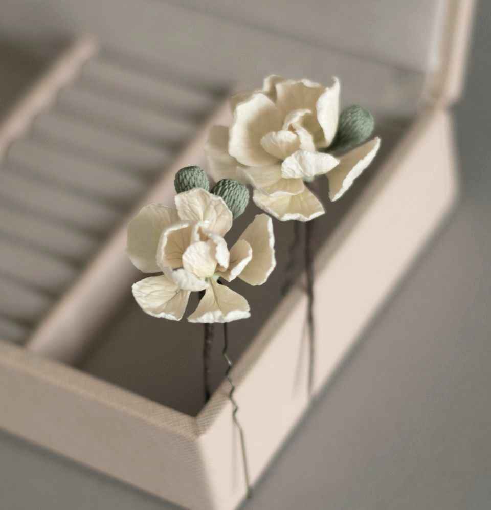 Ivory Matthiola flowers hair pins