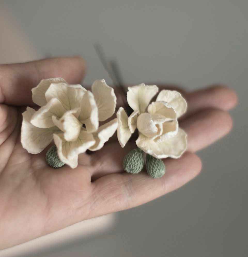 Ivory Matthiola flowers hair pins