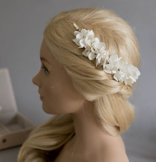 Floral hair comb with hydrangea and pearls. Large size 16 cm