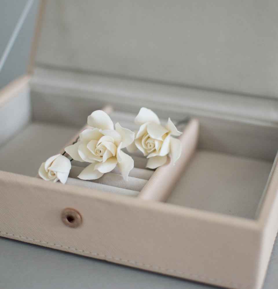 Ivory mini gardenia flowers
