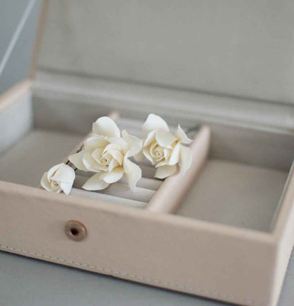 Ivory mini gardenia flowers