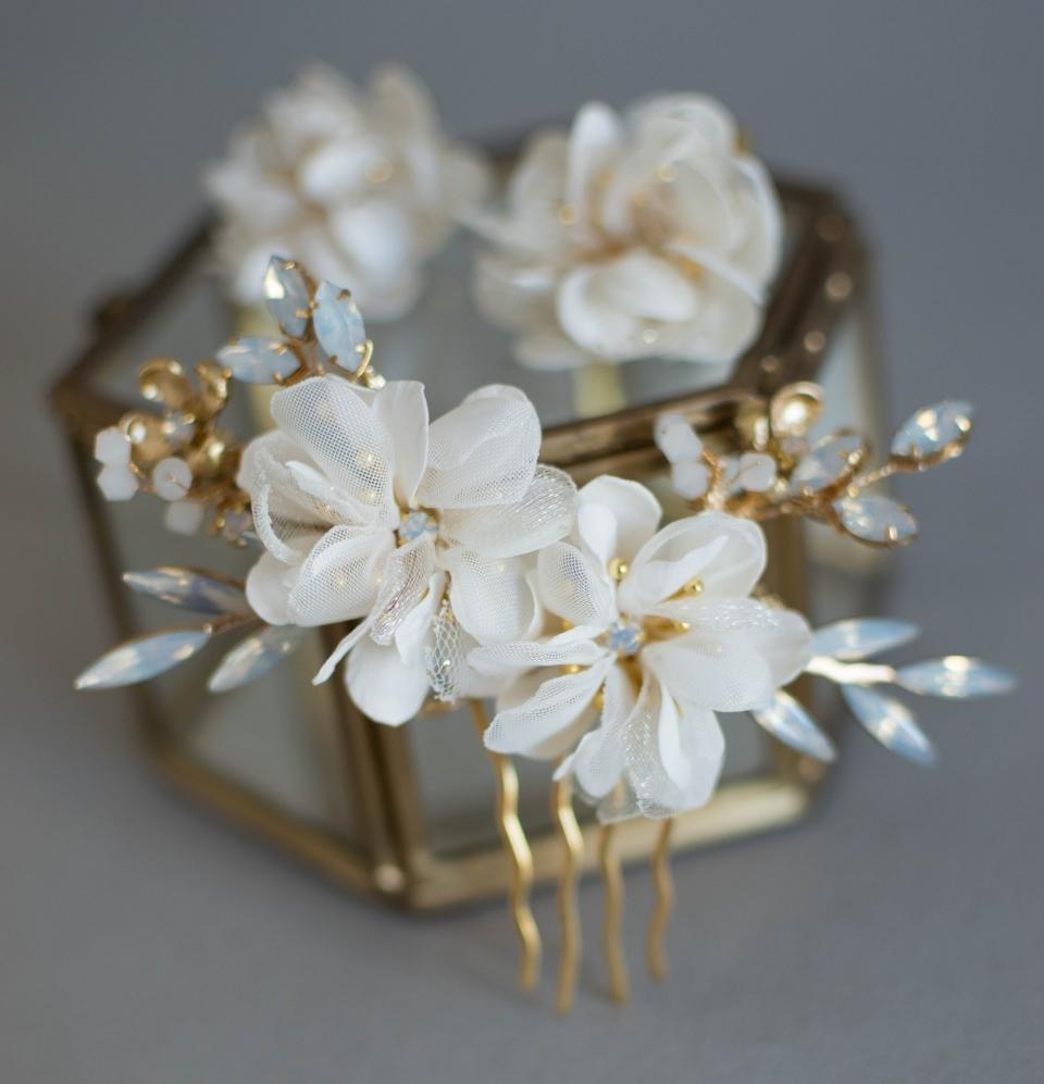 Wedding set for Hollywood waves hairstyle
