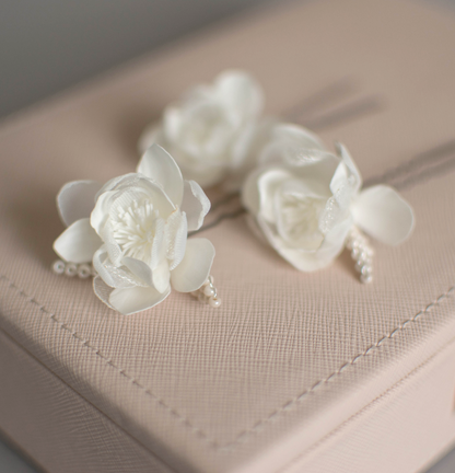 Ivory wedding flowers on hair pins